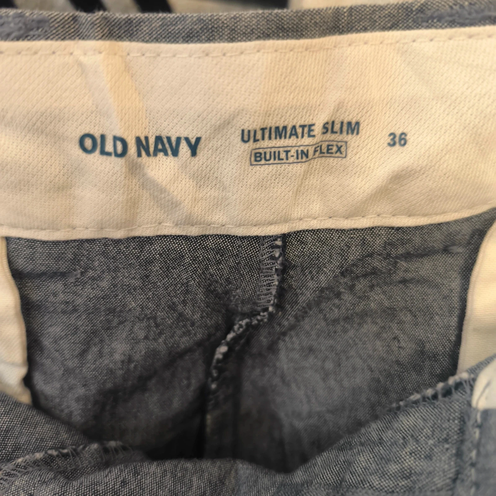 Pantalón corto hombre Old Navy Ultimate Slim Built-In Flex gris - Talla 36 – photo 3